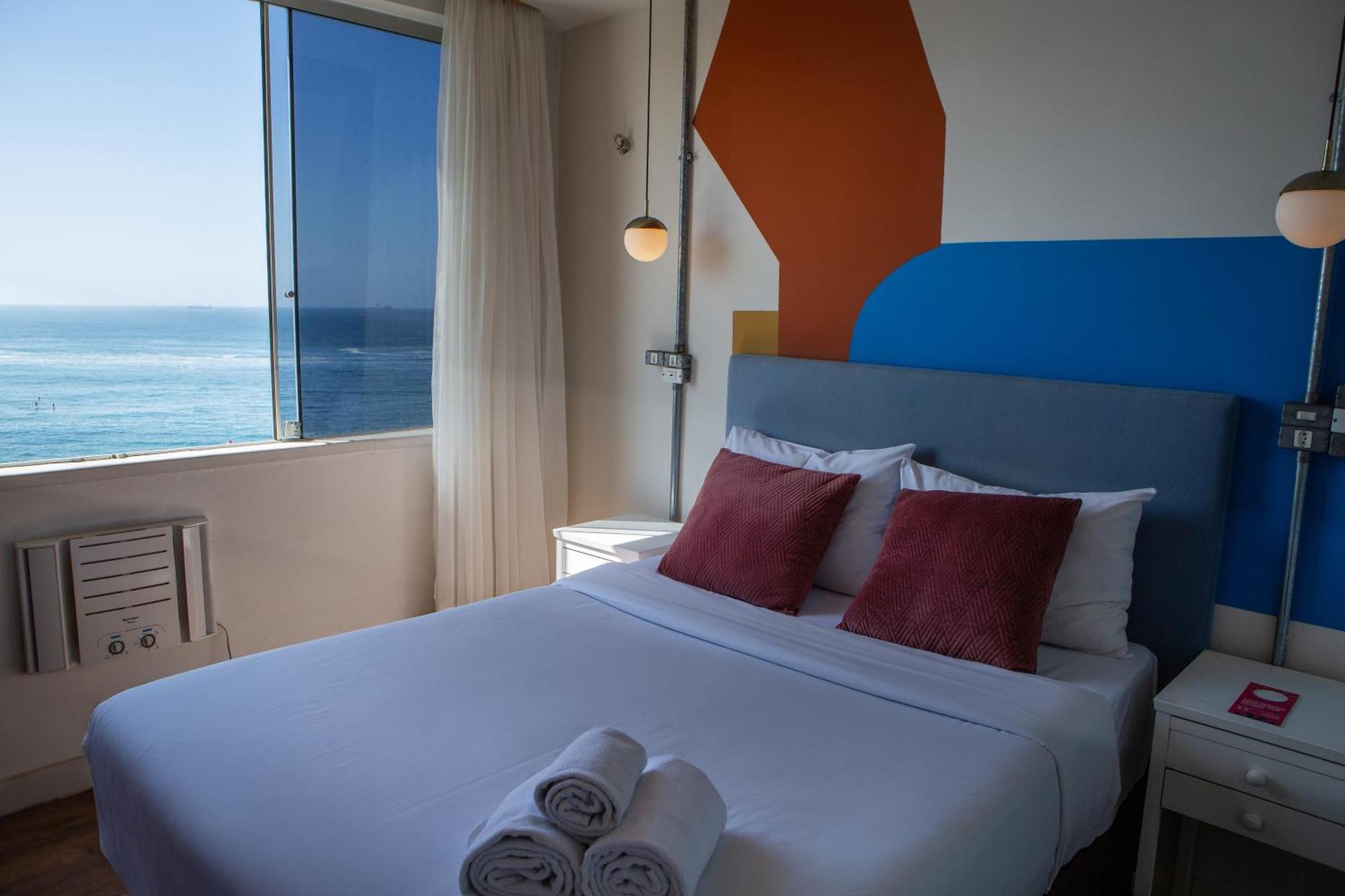 Quarto Pequeno com Casa de Banho Partilhada e Vista Mar