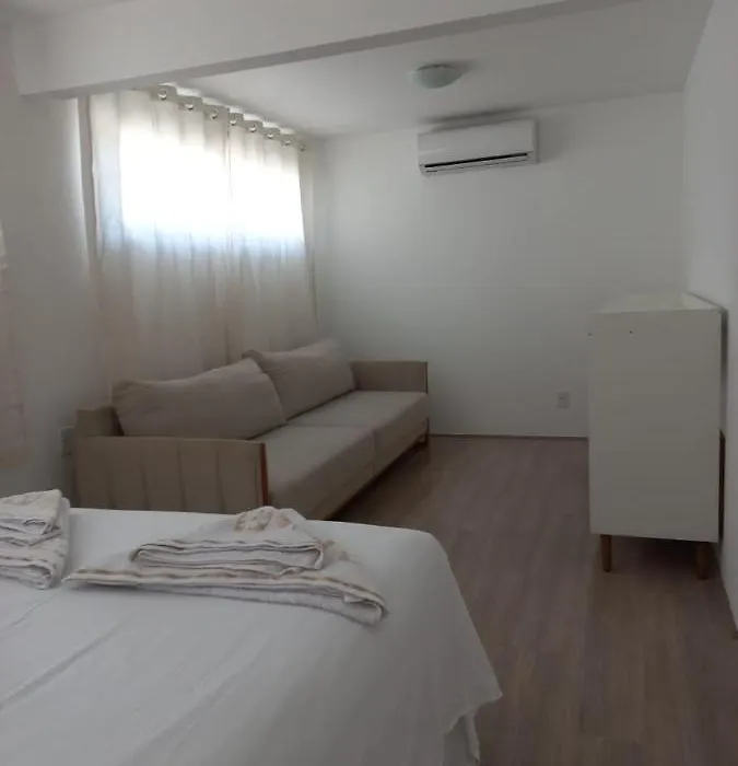 Suíte privativa na Barra da Tijuca proxima à praia-1