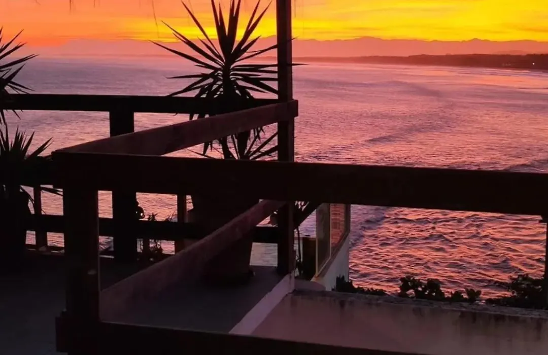 Pousada Marambaia Café - Praiana, econômica, Com café da manhã, piscina e hidromassagem ao ar livre - Frente para o mar-1